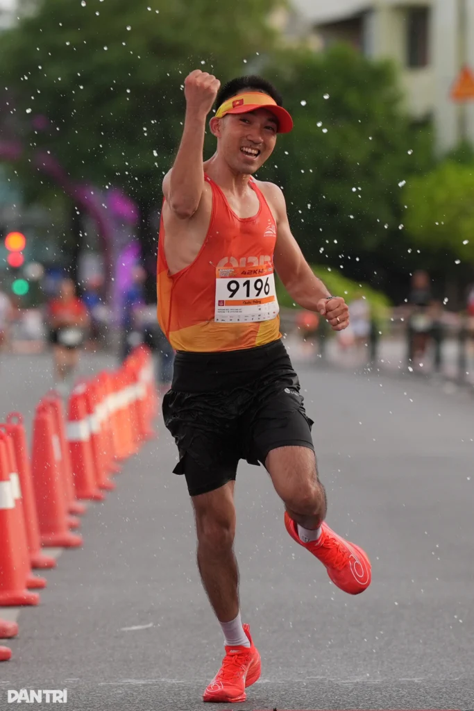 Khoảnh khắc ấn tượng, chạm cảm xúc cùng Quảng Trị International Marathon